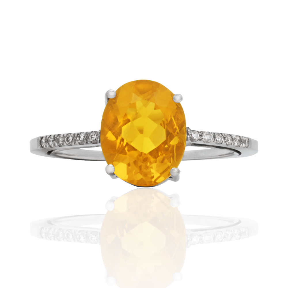 Cod. 0722-035AN

&nbsp;

Anel em ouro branco 18k com 5,87cts de opala oval e 0,11cts de brilhante.